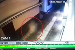 OMG: आजमगढ़ की गलियों में घूम रहा 'भूत'! CCTV फुटेज देखकर सहमे लोग-Video Viral