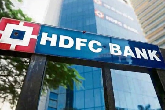 पिछले वित्त वर्ष की इसी तीसरी तिमाही में एचडीएफसी बैंक ने 8,758.29 करोड़ रुपये का शुद्ध लाभ दर्ज किया था.