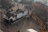 बिलासपुर में बड़ा सड़क हादसा, दो टूरिस्‍ट बसें पलटीं, 1 यात्री की मौत, 14 घायल