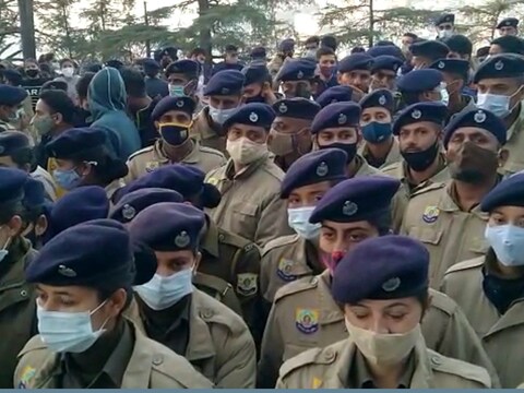 हिमाचल प्रदेश में हजारों पुलिसकर्मी 25 जनवरी की सीएम की घोषणा से खुश नहीं हैं.