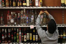शराब माफियाओं के खिलाफ बच्ची का ऐलान-ए-जंग, कहा- नहीं होने दूंगी अवैध कारोबार