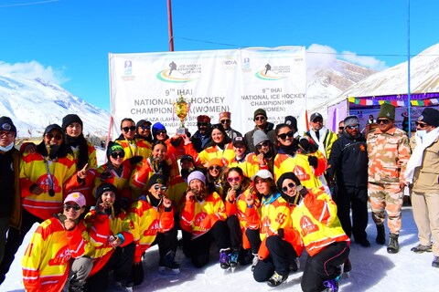 काजा में लद्दाख की महिला टीम ने जीती राष्ट्रीय आइक हॉकी प्रतियोगिता.