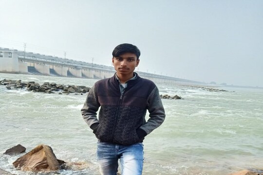 Bihar news A polytechnic student was stabbed 17 times while talking to his  father on the phone bruk - Bihar: पॉलिटेक्निक छात्र को 17 बार चाकुओं से  गोदा, पिता से फोन पर