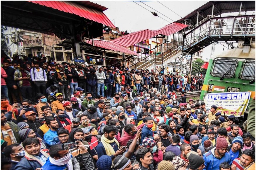 बीत रही उम्र; नौकरी, दो रोटी और राजनीति के दुष्चक्र में फंसा हुआ छात्र क्या करे? बीत रही उम्र; नौकरी, दो रोटी और राजनीति के दुष्चक्र में फंसा हुआ छात्र क्या करे?