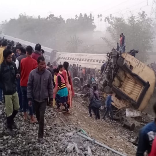 रेल मंत्रालय ने घने कोहरे और खराब मौसम के कारण ट्रेनों के साथ हो रहे हादसे को लेकर सभी जोनल रेलवे को कड़े आदेश जारी किए हैं. (फाइल फोटो)