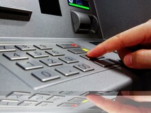 SBI ग्राहक ध्यान दें: अब मोबाइल पर आए OTP के बिना पैसा नहीं निकाल पाएंगे आप!
