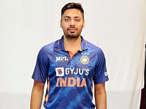 आवेश खान को वेस्टइंडीज के खिलाफ आगामी घरेलू सीरीज के लिए भारतीय टीम में शामिल किया गया है. (Instagram)