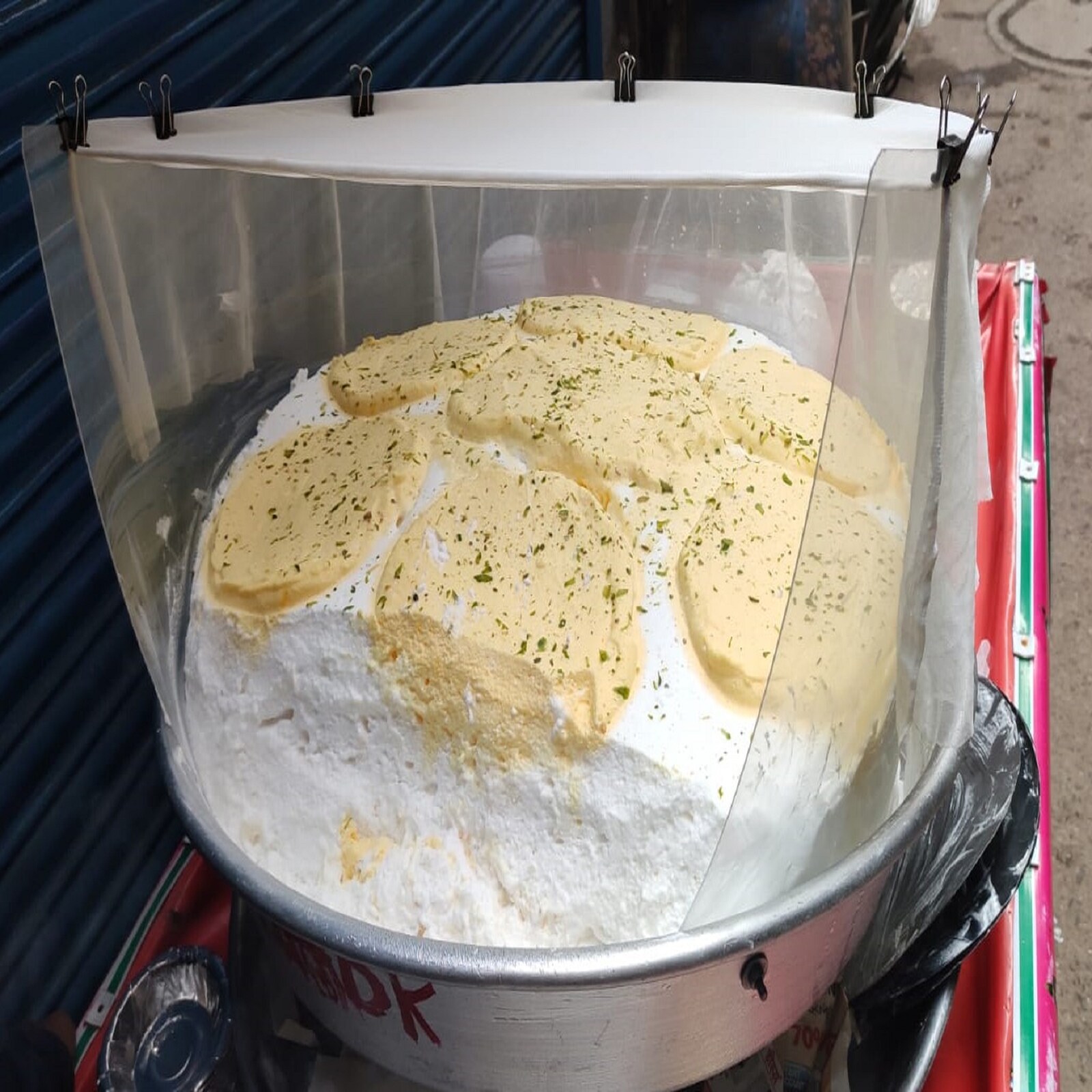 ‘दौलत की चाट’ बिल्कुल फीकी होती है.