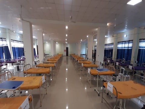 पटना सिटी के कंगन घाट स्थित पर्यटक सूचना केंद्र में कोरोना डेडिकेटेड अस्पताल खोला गया है.
