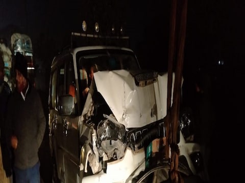 हाजीपुर में हुए सड़क हादसे में क्षतिग्रस्त हुई बीजेपी विधायक विनय बिहारी की गाड़ी 