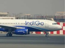 दोहरा झटका! IndiGo ने कुछ रूट्स पर घटाईं फ्लाइट्स, बढ़ सकता है हवाई किराया