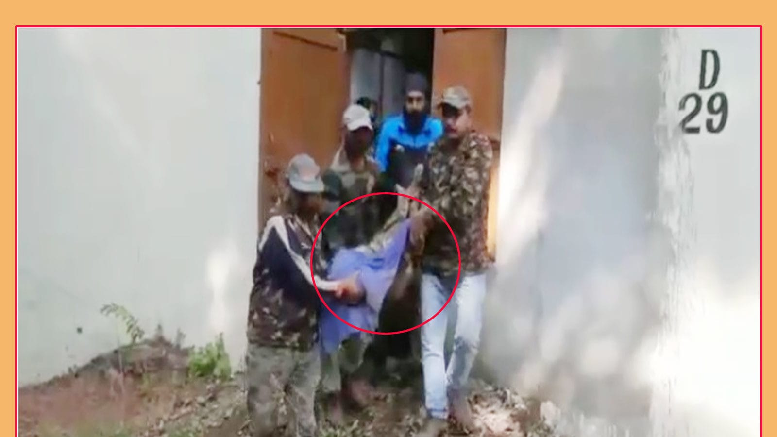 Rare wild animal jarakh enter into residential are created chaos chittorgarh striped hyena nodvm - Rajasthan: रहवासी इलाके में घुस आया ये दुर्लभ जीव, मचा हड़कंप, रेस्क्यू टीम के भी छूटे ... Rare wild animal jarakh enter into residential are created chaos chittorgarh striped hyena nodvm - Rajasthan: रहवासी इलाके में घुस आया ये दुर्लभ जीव, मचा हड़कंप, रेस्क्यू टीम के भी छूटे ...