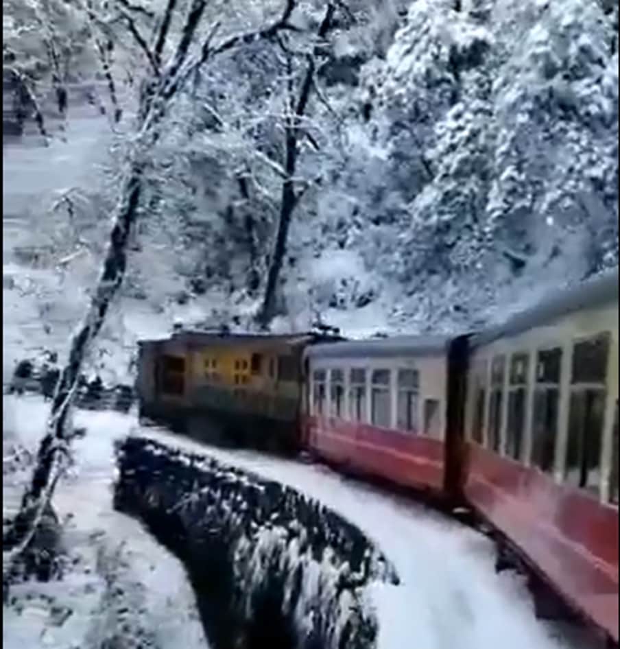  हालांकि भारी बर्फबारी के कारण पिछले दो दिनों से कालका-शिमला टॉय ट्रेन के संचालन में कुछ व्यावधान आया लेकिन मंगलवार से सभी छह ट्रेनों की आवाजाही दोबारा शुरू हो गई है. कालका से शिमला जाने के लिए अभी इस रेल खंड पर छह ट्रेनें चलती हैं. कालका-शिमला रेलवे मार्ग 118 साल पुराना है. 9 नवंबर 1903 को कालका- शिमला रेल मार्ग की शुरुआत हुई थी.