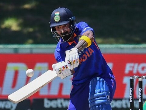 केएल राहुल की कप्तानी में टीम इंडिया दक्षिण अफ्रीका के खिलाफ 3 वनडे की सीरीज हार गई. अब उनकी कप्तानी पर बीसीसीआई अधिकारी ने बड़ी बात कही है. (AFP)