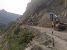 हिमाचल के रोनहाट में भूस्खलन से दहशत, 3 लोगों की मलबे में दबने से मौत