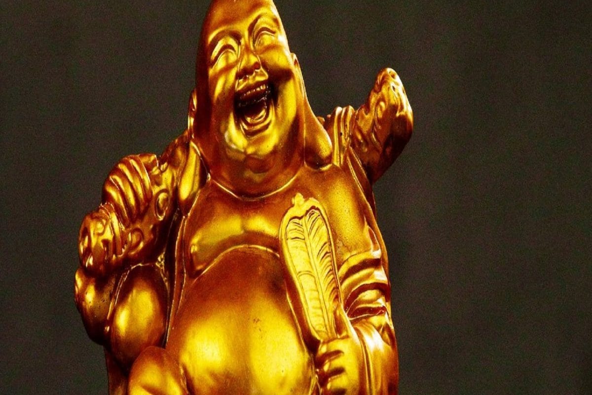 Vastu Tips: Do not keep Laughing Buddha in these places, instead of profit,  you may have to bear the loss। वास्तु टिप्स: भूलकर भी इन स्थानों पर न रखें  लाफिंग बुद्धा, फायदे