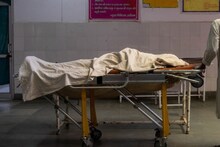 Dehradun News: मरीज़ की मौत पर हंगामा, डॉक्टरों से मारपीट, मेडिकल स्टाफ की हड़ताल से अस्पताल ठप