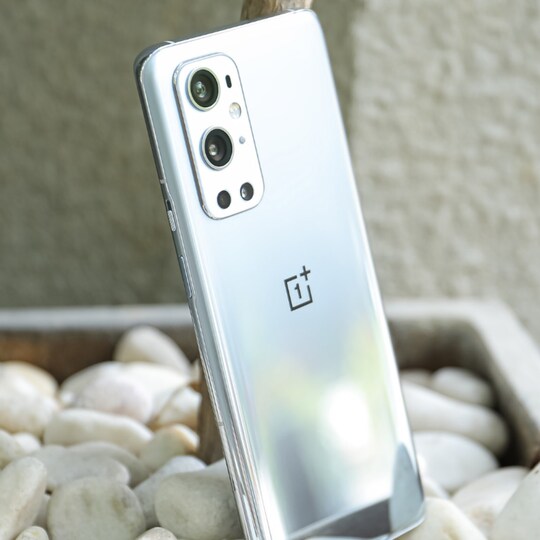 Oneplus 9 pro पर ऑफर मिल रहा है.
