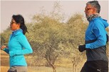 मिलिंद सोमन ने नए साल का ऐसे किया स्वागत, पत्नी के साथ लगाई 110 किमी लंबी दौड़