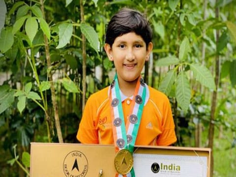 प्रसिद्धि सिंह को प्रधानमंत्री राष्‍ट्रीय बाल पुरस्‍कार से सम्‍मानित किया गया है. 