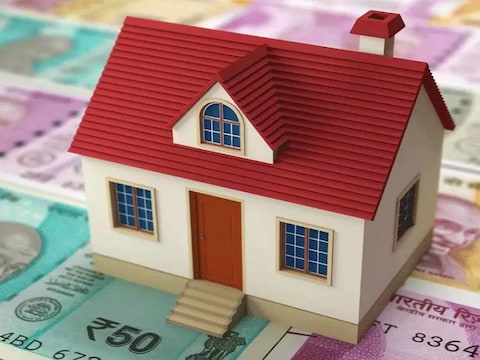 Cheap Rates Property: दिल्ली से सटे नोएडा और ग्रेटर नोएडा में अब आपको बेहद ही सस्ती दरों पर संपत्ति खरीदने का शानदार मौका मिलने जा रहा है.