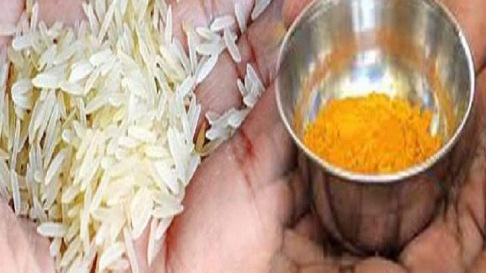 Why is akshat or rice offered in worship kee - पूजा-पाठ में अक्षत या चावल  क्यों चढ़ाए जाते हैं, जानें इसका कारण – News18 हिंदी