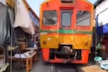 Viral Video: कभी सब्जी मंडी के बीचोंबीच से निकलते देखी है ट्रेन?