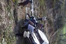 20 फीट गहरे गड्ढे में जा गिरी बारातियों से भरी स्कॉर्पियो, तीन लोग गोरखपुर रेफर