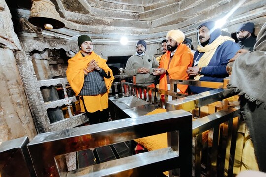 कांगड़ा में बगलामुखी मंदिर पहुंचे चरणजीत सिंह चन्नी.
