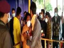 धनबाद स्टेशन पर कोविड टेस्ट के दौरान यात्रियों से बदसलूकी, कैमरे में कैद हरकत