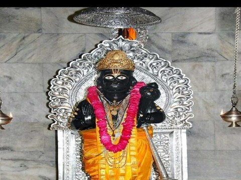 रायबरेली: यहां सिंदूरी नहीं श्याम वर्ण में दर्शन देते हैं हनुमान जी.