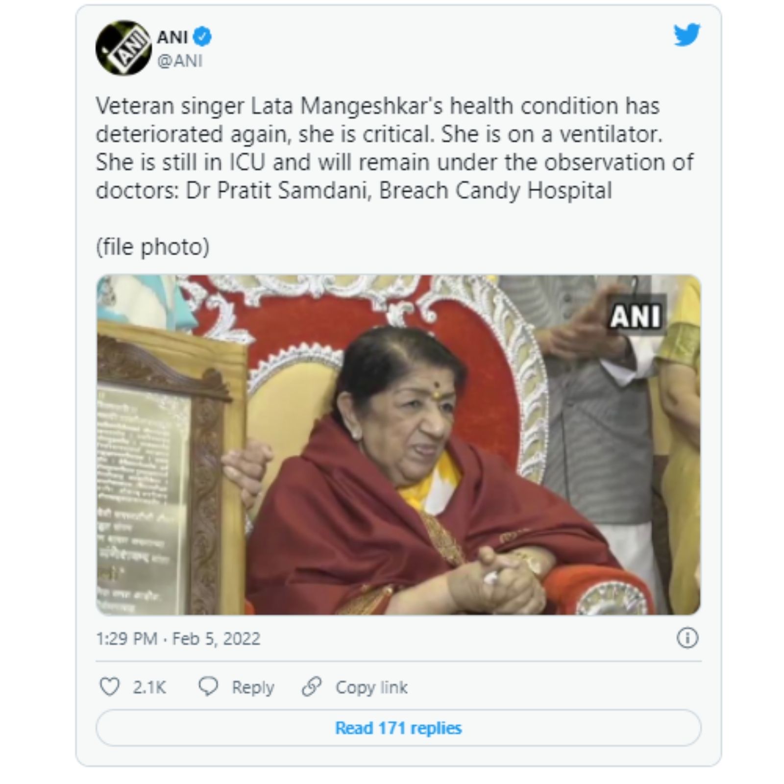 Lata Mangeshkar, <a href='https://hindi.news18.com/tag/lata-mangeshkar/'>Lata Mangeshkar</a> health, Lata Mangeshkar again shifted on ventilator Lata Mangeshka condition critical, Lata Mangeshkar Tweet, Social Media, Viral Tweet, Fans tweet for Lata Mangeshkar health” width=”1600″ height=”1600″ /></p>
<p>भारतीय जनता पार्टी के प्रवक्ता संबित पात्रा ने लता दी की सेहत की अच्छी दुआ की और लिखा, ‘भारत की स्वर कोकिला लता दीदी के लिए प्रार्थनाएं. बसंत पंचमी के दिन मां सरस्वती अपनी भक्त लता मंगेशकर पर कृपा करें.’</p>
<figure id=