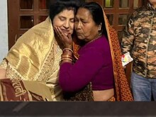 दिवंगत रामविलास की पत्नियां 44 साल बाद मिलीं पहली बार गले, चिराग को दुलराया