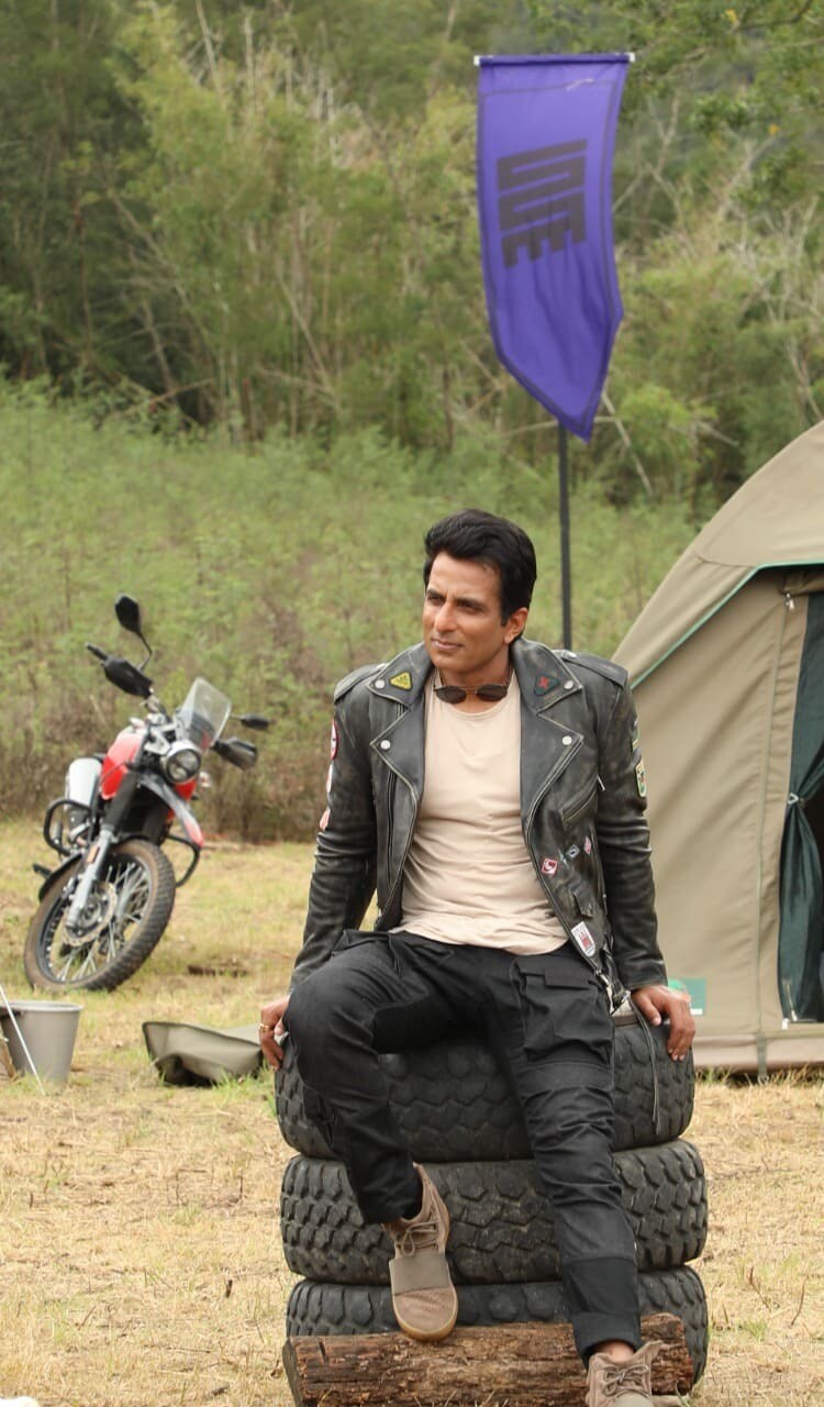 Sonu Sood, MTV Roadies 18, Sonu Sood MTV Roadies, MTV Roadies Season 18, Sonu Sood MTV Roadies Shooting, Sonu Sood Photos, Rannvijay Singha, Neha Dhupia, Prince Narula, Nikhil Chinapa, Raftaar, सोनू सूद, एमटीवी रोडीज 18, MTV Roadies Shooting Start