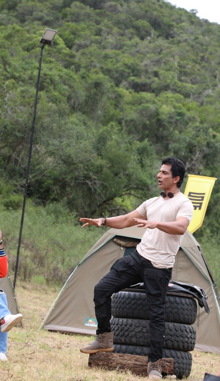 Sonu Sood, MTV Roadies 18, Sonu Sood MTV Roadies, MTV Roadies Season 18, Sonu Sood MTV Roadies Shooting, Sonu Sood Photos, Rannvijay Singha, Neha Dhupia, Prince Narula, Nikhil Chinapa, Raftaar, सोनू सूद, एमटीवी रोडीज 18, MTV Roadies Shooting Start