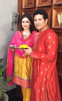 पत्नी से उम्र में छोटे हैं ये क्रिकेटर