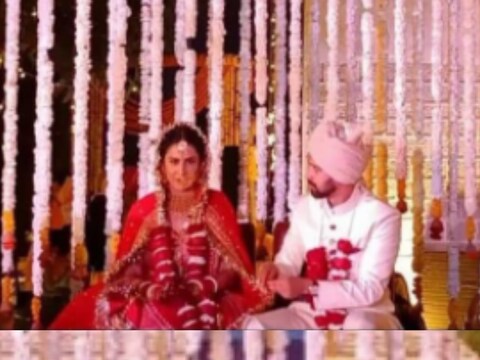 विक्रांत मैसी-शीतल ठाकुर की शादी की तस्वीरें वायरल हो रही हैं. (फोटो साभारः इंस्टाग्रामः @ashiyashaikhofficial)