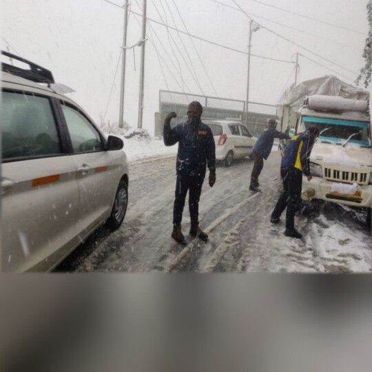 उत्तराखंड के कुमाऊं जिले में कुछ स्थानों पर (2500 मीटर से ज्यादा ऊंचाई वाले) भारी से अति भारी बारिश या बर्फबारी के आसार हैं. (प्रतीकात्मक तस्वीर: ANI)