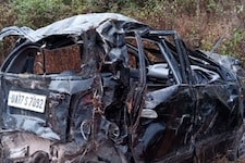 Road Accident: कंट्रोल रूम से लौट रही चुनाव पार्टी की कार खाई में गिरी,एक मौत