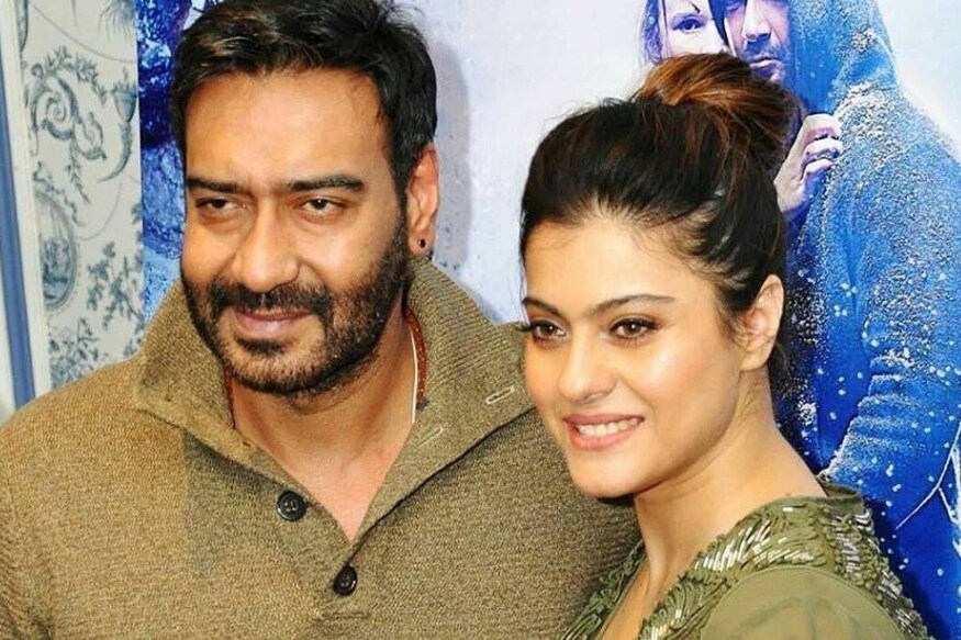  काजोल तब करियर में टॉप पर थी और काफी अच्छा कर रही थीं तो वहीं, अजय देवगन पहली ही फिल्म से सुपरस्टार थे. काजोल तब जिंदगी में ठहराव चाहती थीं इसलिए उन्होंने शादी करने का फैसला लिया. तब काजोल महज 24 साल की थीं. उन्होंने शादी भी मराठी रीति रिवाज से अपने घर पर ही रचाई थी. काजोल के बेस्ट फ्रेंड शाहरुख खान समेत चुनिंदा लोग ही इस शादी में शामिल हुए थे. (फाइल फोटो)