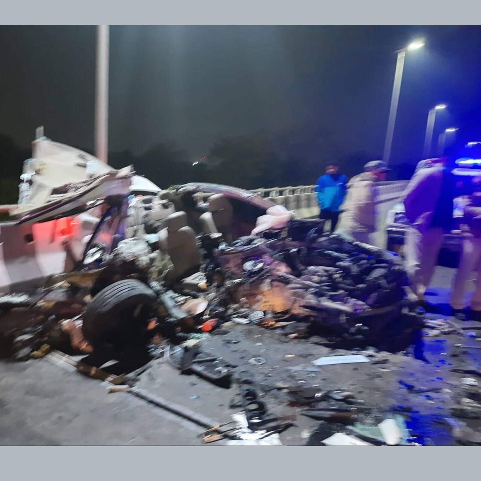 Mercedes car accident, speeding, Mercedes car, truck collides, 2 occupants killed, car crashed, painful accident, accident in Delhi's Dhaulakuan, major accident in Delhi, Delhi accident News Latest Updates, मर्सिडीज कार एक्सीडेंट, तेज रफ्तार, मर्सिडीज कार, ट्रक ने मारी टक्कर, 2 सवारों की मौत, कार के परखच्चे उड़े, दर्दनाक हादसा, दिल्ली के धौलाकुंआ में हादसा, दिल्ली में बड़ा हादसा, दिल्ली हादसा न्यूज़ लेटेस्ट अपडेट