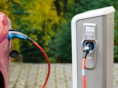 पिछले कुछ सालों में इलेक्ट्रिक व्हीकल की मांग काफी बढ़ी है.