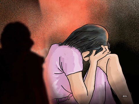 मुजफ्फरपुर में तलाकशुदा महिला सहकर्मी के साथ यौन शोषण  (sexual abuse) करने वाले युवक को पुलिस ने गिरफ्तार कर लिया है. 