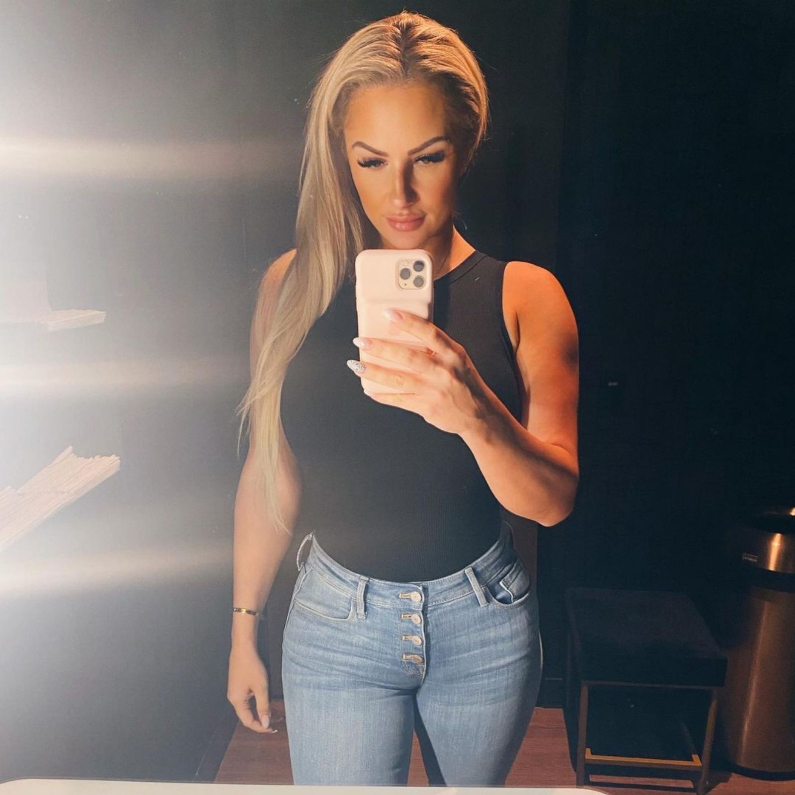 Escape The 9 To 5: Become An Onlyfans Influencer - 5eedxuk
