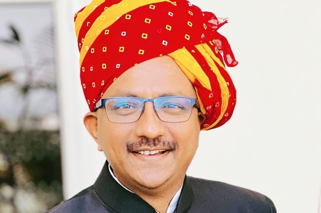  महाराष्ट्र में 9 दिसंबर 1980 को जन्मे प्रदीप गवांडे टीना डाबी से 13 साल बड़े हैं. साल 2020 के दौरान वो राजस्थान के चुरु में ज़िला अधिकारी थे.