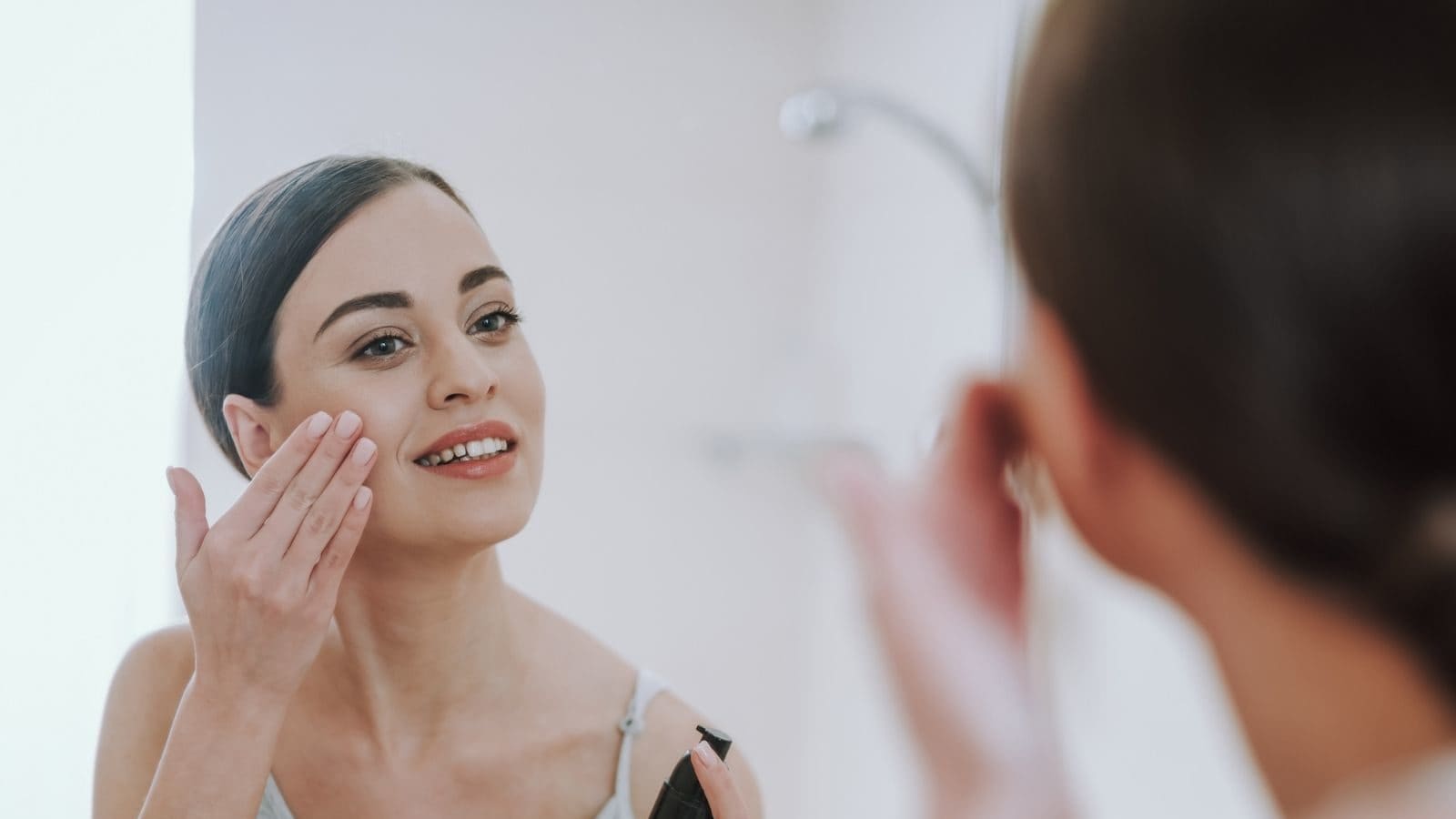 Skin Care Tips For Summer: गर्मियों में अगर सनस्क्रीन कर रहे हैं इस्तेमाल तो इन बातों का रखें ख्याल - skin care tips for summer how to choose best sunscreen for summer