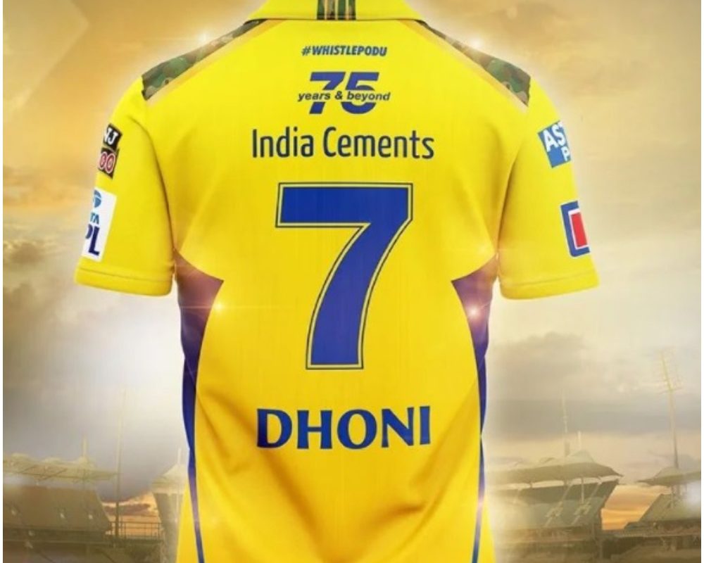 IPL 2022 के ओपनिंग मैच से 3 दिन पहले महेंद्र सिंह धोनी की चेन्नई सुपर किंग्स ने  अपनी नई जर्सी लॉन्च की. (CSK Instagram)
