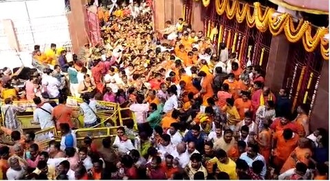 Mahashivratri 2022 deoghar baba temple is crowded by devotees on  mahashivratri stampede occurred many injured bruk - Mahashivratri 2022:  महाशिवरात्रि पर उमड़ी भक्तों की भीड़, देवघर बाबाधाम मंदिर में ...