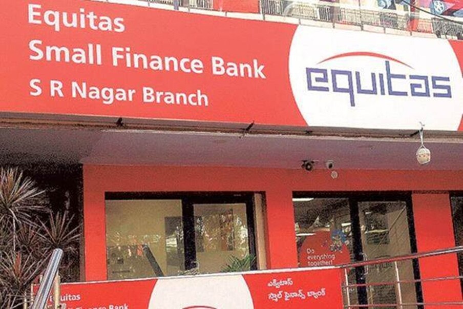  Equitas Small Finance Bank (इक्विटास स्मॉल फाइनेंस बैंक) बचत खातों पर 7% तक की ब्याज दरों की पेशकश कर रहा है.average monthly balance की आवश्यकता 2,500 रुपये से 10,000 रुपये है.