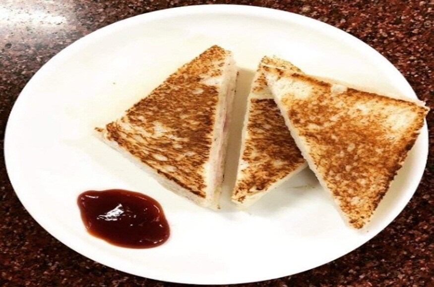 Delhi food outlets try varieties of sandwich at novelty dairy and stores in jangpura in hindi